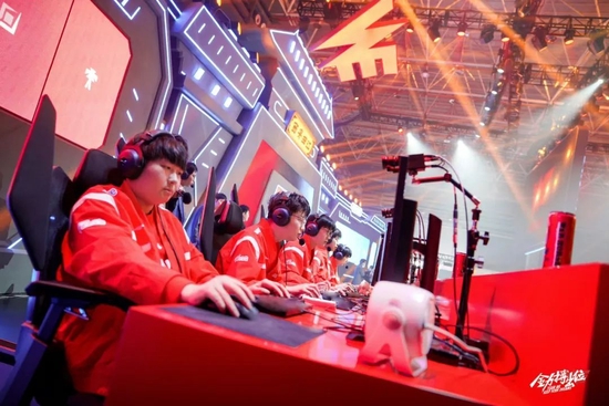 展现出了极 展现出了极